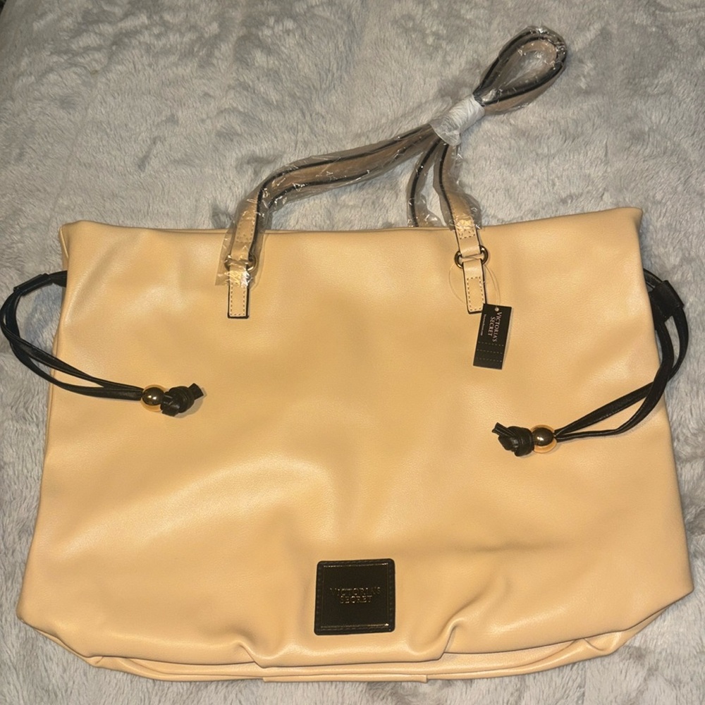 VICTORIA TOTE